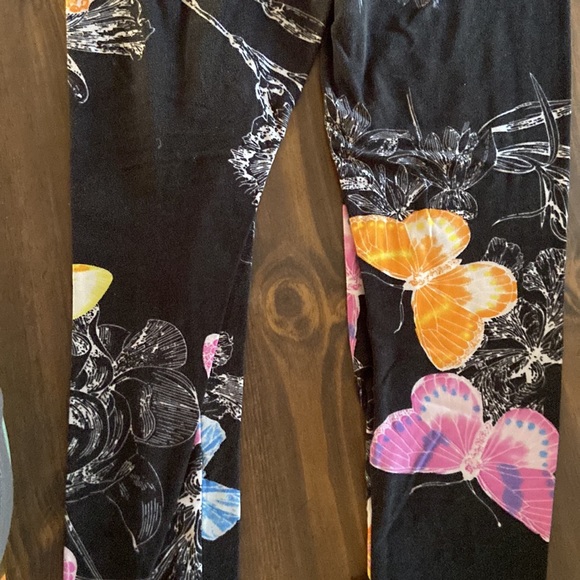 Bundle of 3 leggings by various brands. All 3 pairs are OS - Picture 4 of 4